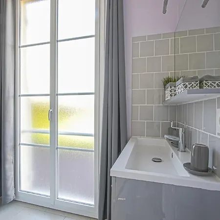 Near Bayeux By The Beach, Cleaning Included Casa de Férias