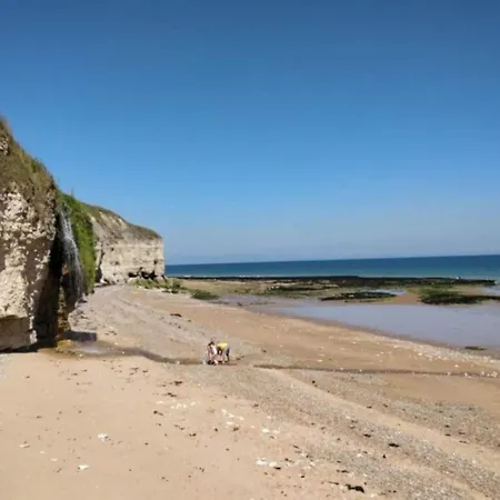 Near Bayeux By The Beach, Cleaning Included