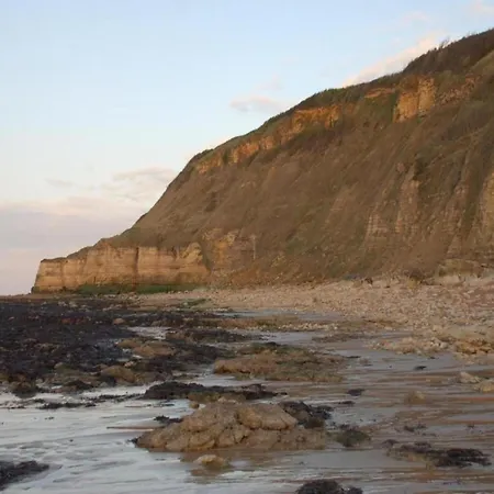 Near Bayeux By The Beach, Cleaning Included *