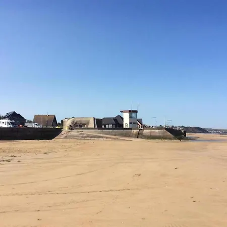 Near Bayeux By The Beach, Cleaning Included *